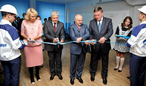 Start einer Gazprom-Klasse im Autonomen Bezirk der Jamal-Nenzen