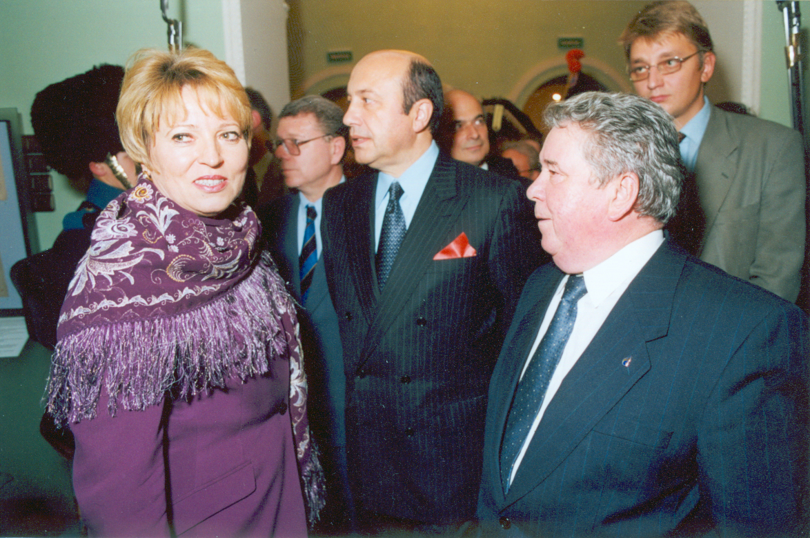 Mit Valentina Matvienko und Igor Ivanov bei der Eröffnung einer Ausstellung im Historischen Museum, 18. Oktober 2000. Foto: Igor Volobuyev