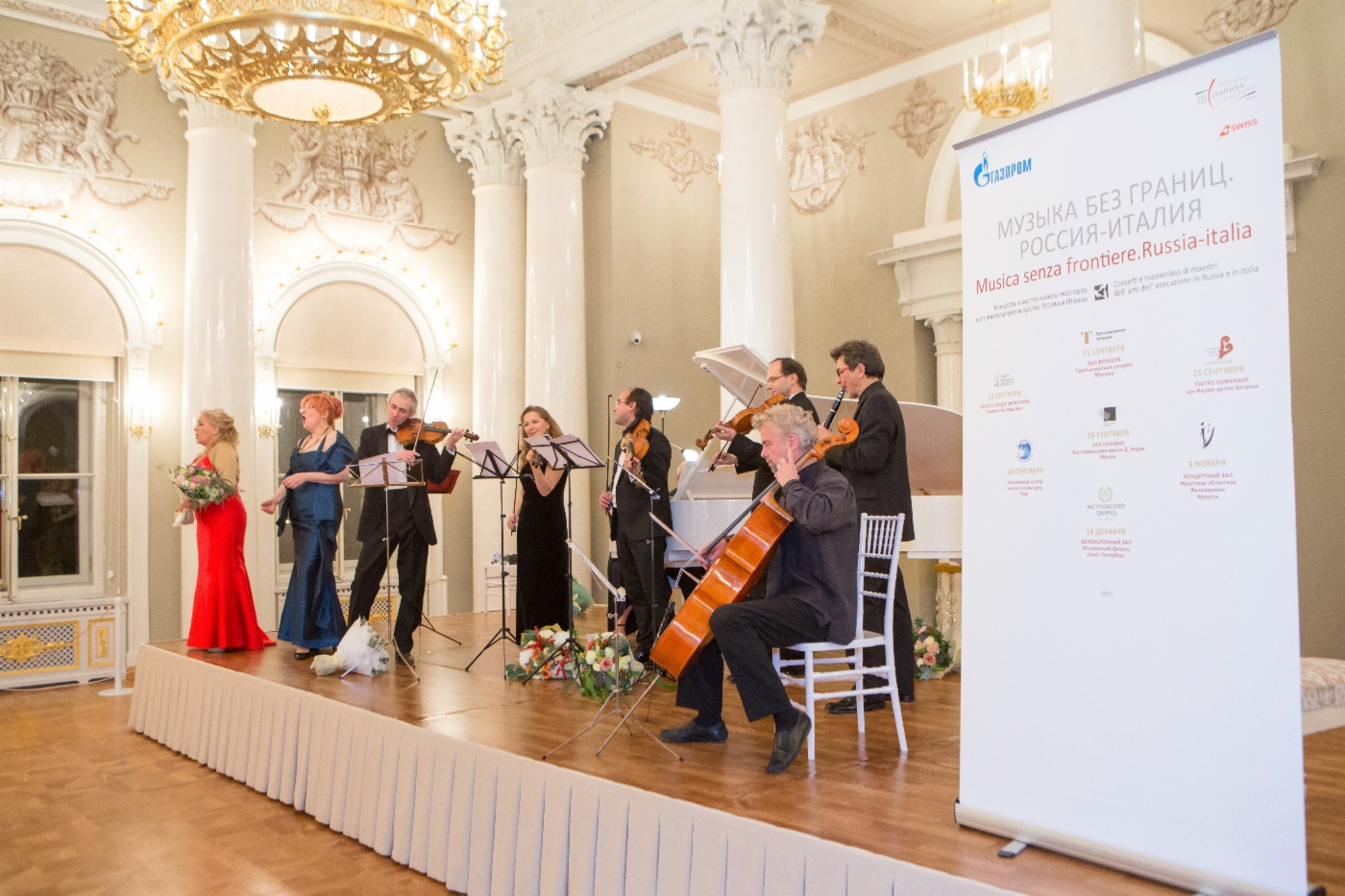 Abschlusskonzert des Musikfestivals im Saal der weißen Säule des Jussupow-Palastes in Sankt Petersburg
