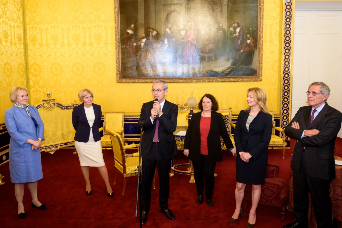 Lyoner Saal des Katharinenpalastes im Staatlichen Museumsreservat Zarskoje Selo nach der Restaurierung wiedereröffnet