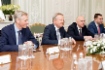 
Das Vorstandsmitglied der Royal Dutch Shell, Maarten Wetselaar, während des Arbeitstreffens mit Alexey Miller