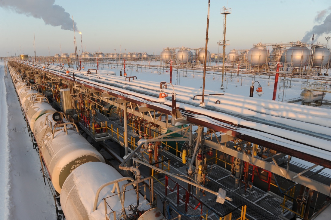 Verladung der Erzeugnisse im Werk für Kondensatstabilisierung Surgut