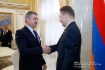 Ministerpräsident der Republik Armenien, Karen Karapetyan, und Alexey Miller während des Treffens. Foto: von der Webseite gov.am