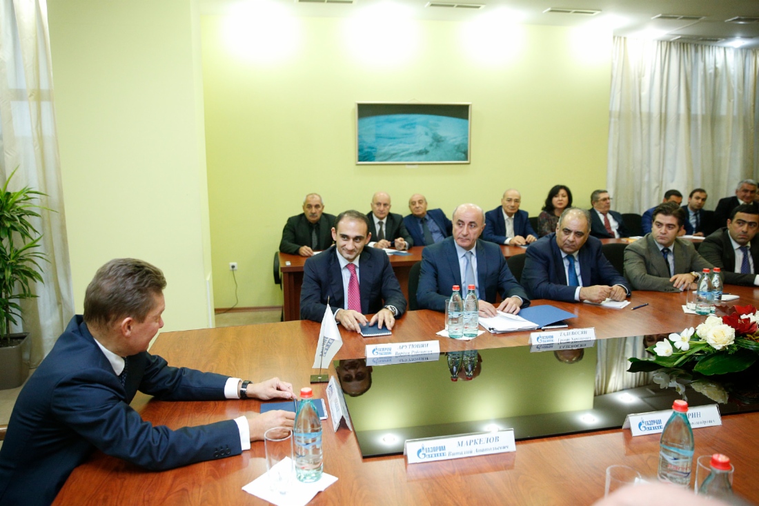 Alexey Miller besuchte Gazprom Armenia und stellte der Belegschaft den neuen Generaldirektor, Grant Tadevosyan, vor