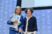 Populärwissenschaftliche Filme über die Gas- und Gaskondensatförderung von Gazprom Dobycha Urengoy wurden als Sieger in der Kategorie „Bester Unternehmensfilm“ geehrt. Auf dem Foto – Natalia Kitsova (links), Leiterin des PR-Dienstes von Gazprom Dobycha Urengoy