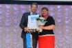 Unter den Websites der Tochterunternehmen und Betriebe von Gazprom ging die Website von Gazprom Transgaz Stavropol als Sieger 2016 hervor. Auf dem Foto – Elena Shapina (rechts), Leiterin des PR-Dienstes von Gazprom Transgaz Stavropol