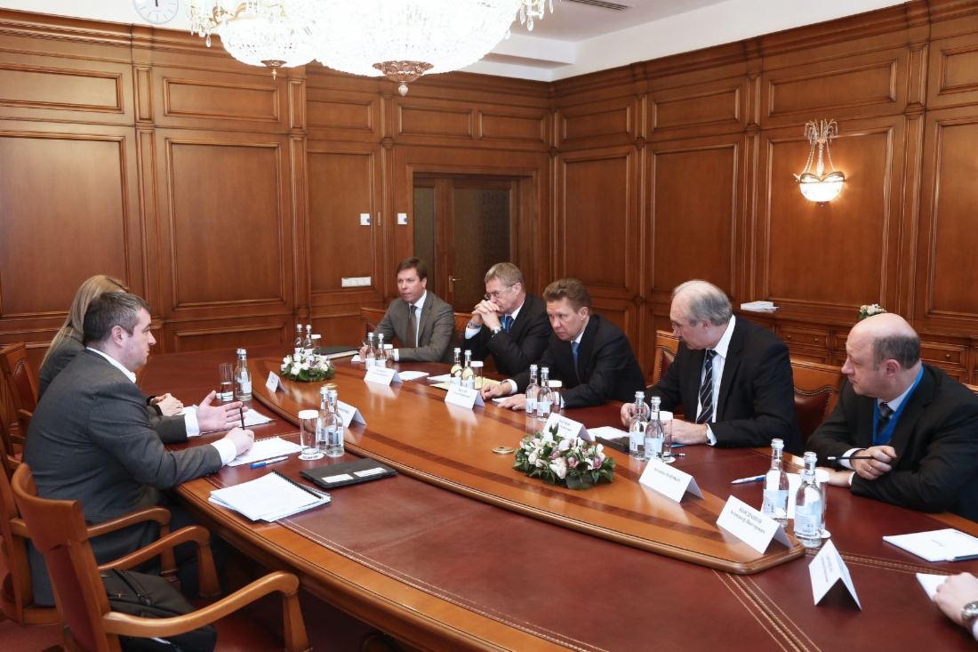 Der Geschäftsführer des staatlichen Unternehmens Srbijagas Dusan Bajatovic und Alexey Miller während ihres Arbeitstreffens