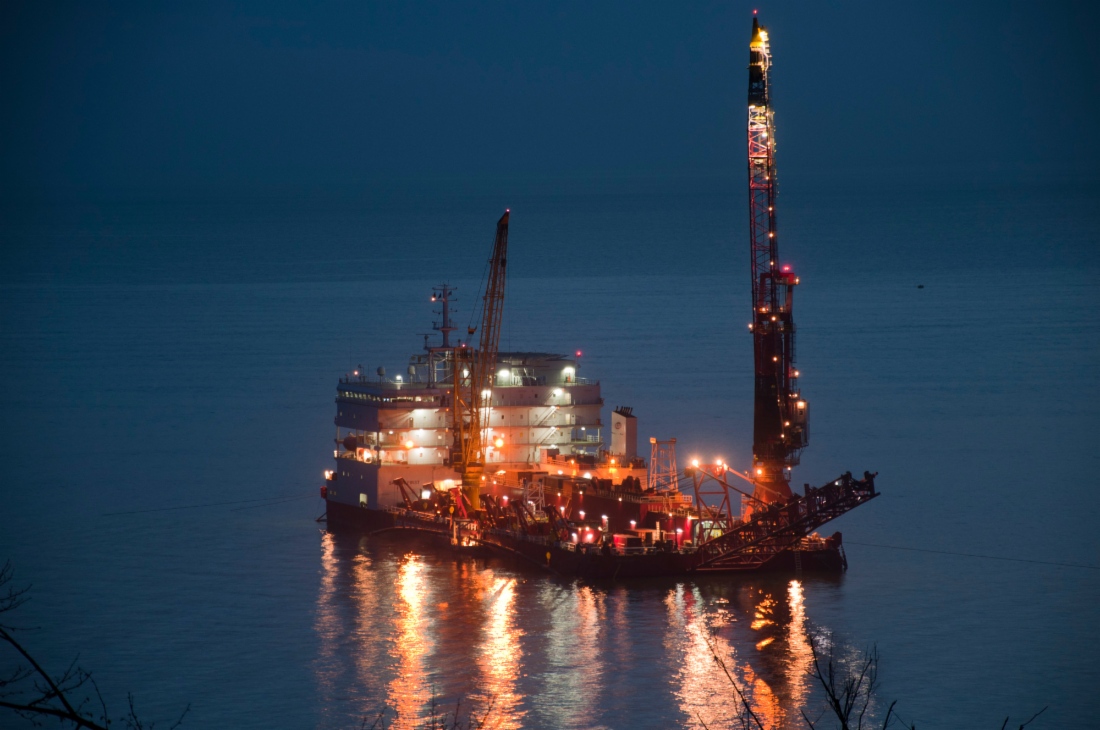 Arbeitsschiff Bigfoot 1. Abschluss der Verbindung des Hochsee- und Festlandteils der Gaspipeline