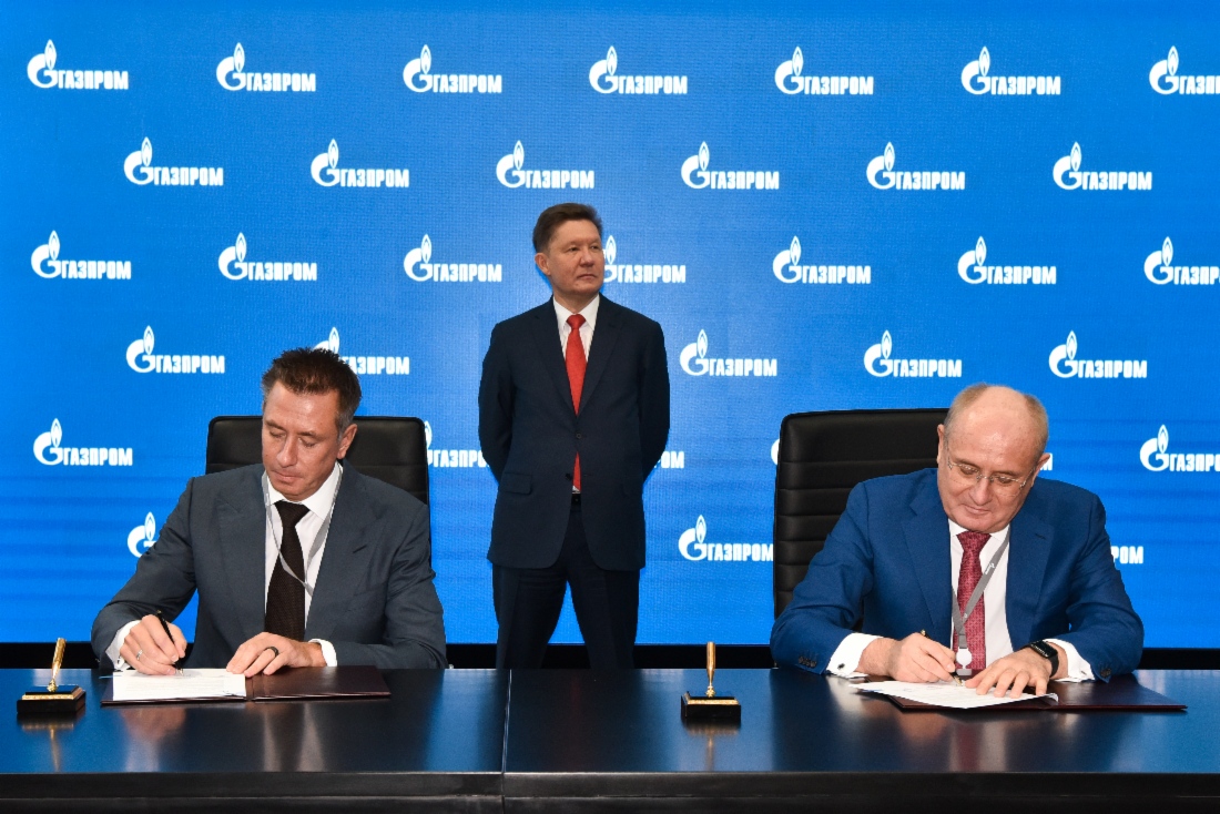 Stellvertretender Vorstandsvorsitzender der PAO Gazprom, Vitaly Markelov (im Namen der Gazprom Pererabotka Blagoveshchensk), und Vorstandsvorsitzender der PAO SIBUR Holding, Dmitry Konov (im Namen der PAO SIBUR Holding und der Gesellschaft Gaschemiekomplex Amur) unterzeichneten eine Kooperationsvereinbarung