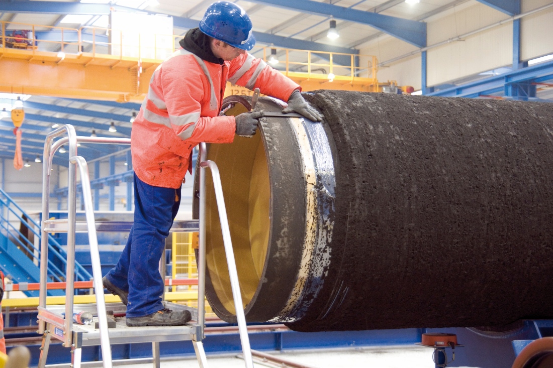 Betrieb, in dem die Betonbeschichtung aufgetragen wird