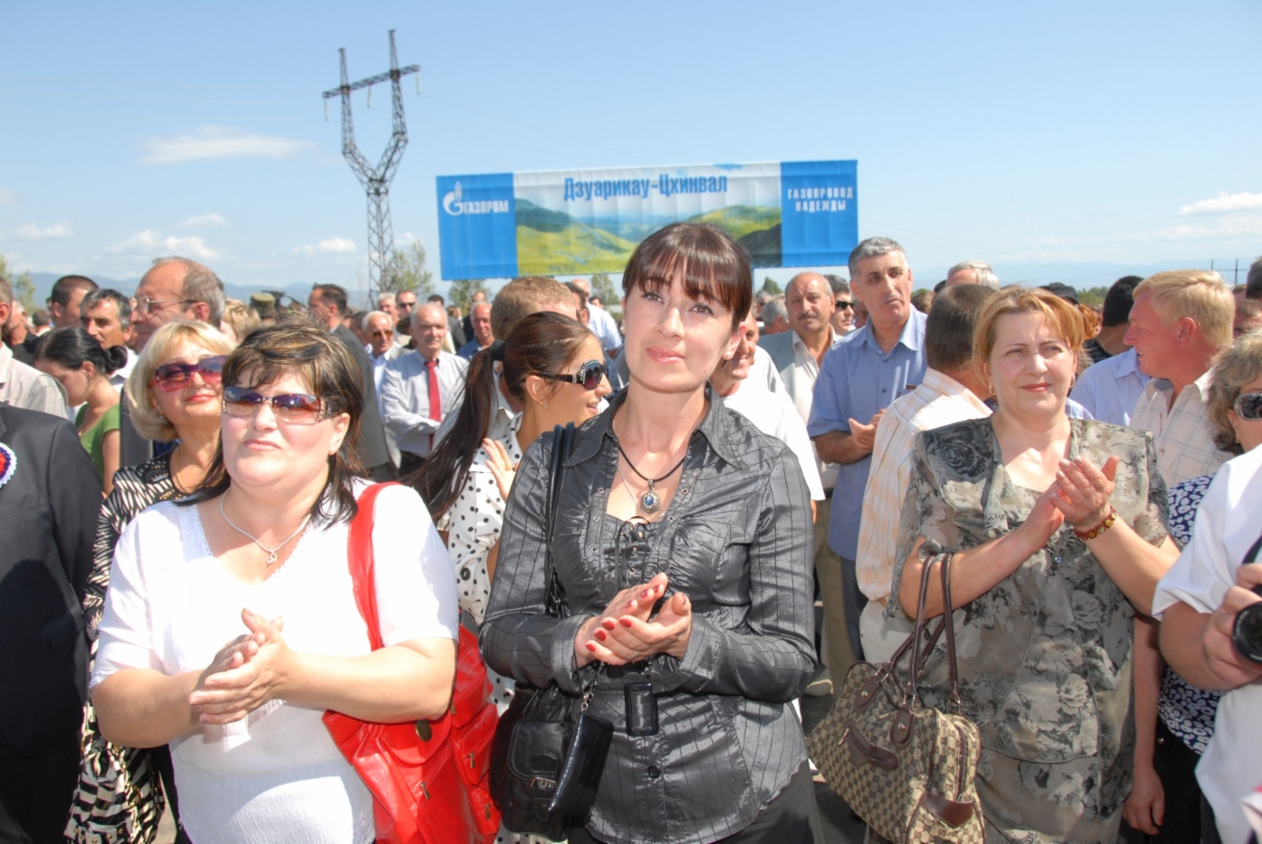 Während der festlichen Veranstaltungen anlässlich der Eröffnung von Erdgasleitung Dzuarikau – Tskhinval – 26. Mai 2009