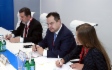 Erster stellvertretender Ministerpräsident und Außenminister der Republik Serbien, Ivica Dacic (Mitte), während des Arbeitstreffens mit Alexey Miller