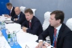 Alexey Miller (Zweiter von rechts) während des Arbeitstreffens mit dem Minister für Bergbau und Energie der Republik Serbien, Aleksandar Antic