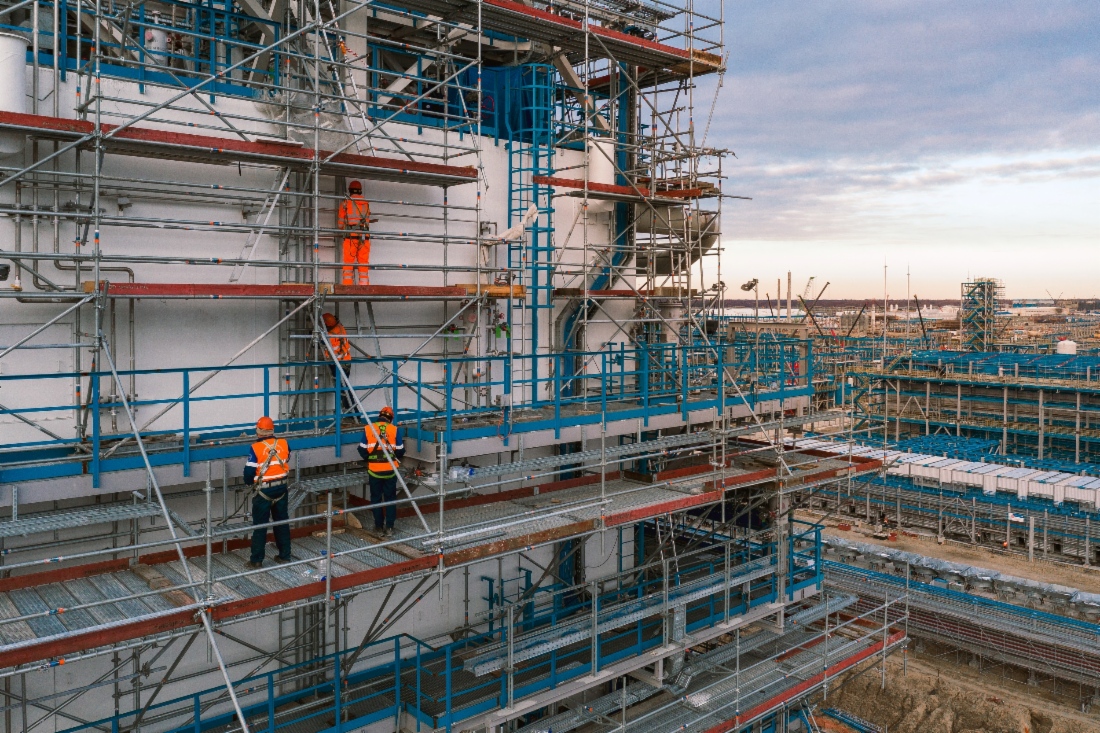 Bau des Gasverarbeitungswerkes Amur