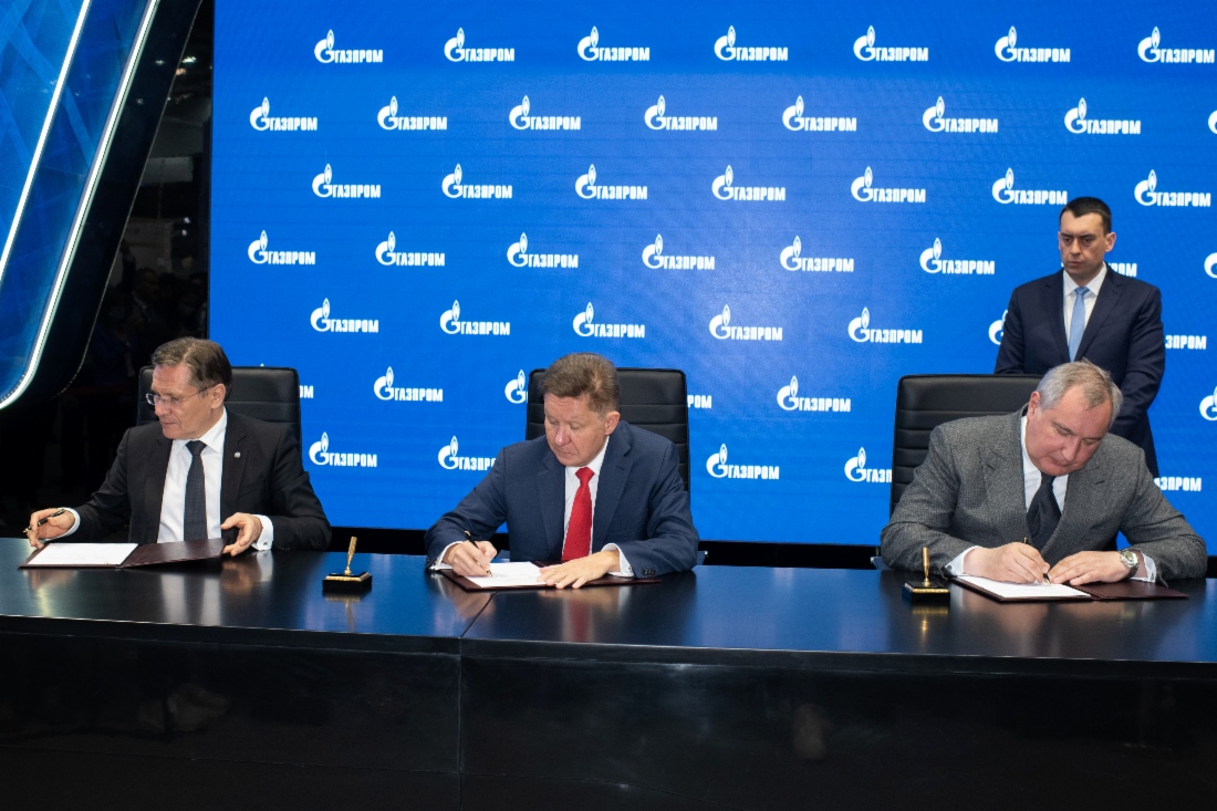 Vorstandsvorsitzender der PAO Gazprom, Alexey Miller, Generaldirektor des Staatskonzerns Rosatom, Alexey Likhachev, und Generaldirektor des Staatskonzerns Roscosmos, Dmitry Rogozin, unterzeichneten eine Kooperationsvereinbarung
