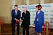 Sergey Kupriyanov (links) und Mikhail Piotrovsky, Generaldirektor der Staatlichen Eremitage (Mitte)
