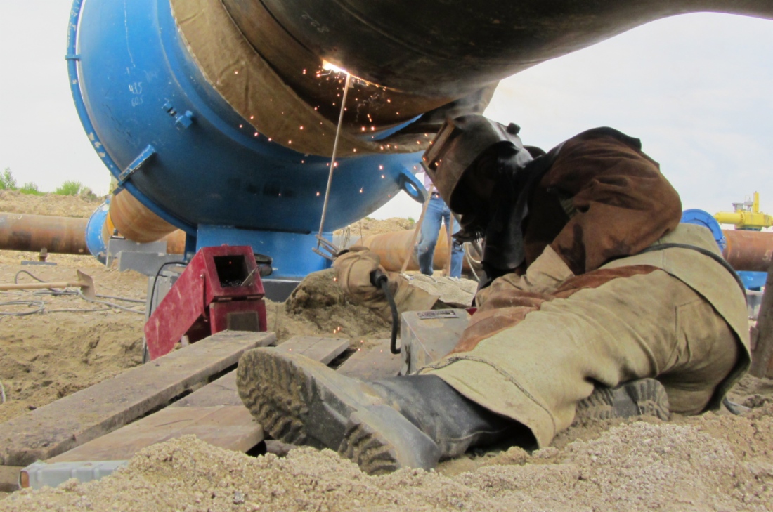 Schweißarbeiten an der Schieberstation der Gaspipeline Sachalin – Chabarowsk – Wladiwostok