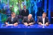 Dmitry Zauers, stellvertretender
Vorstandsvorsitzender der Gazprombank,
Oleg Aksyutin, stellvertretender
Vorstandsvorsitzender der PAO Gazprom,
und Ruslan Yunusov, Mitgründer des
Russischen Quantenzentrums