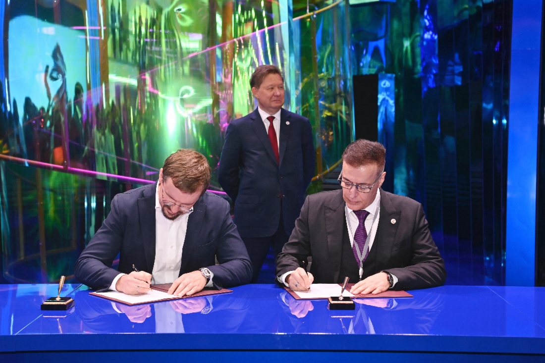 Vladimir Verkhoshinsky, erster
stellvertretender Vorstandsvorsitzender
und leitender geschäftsführender
Direktor der Alfa-Bank, und Famil
Sadygov, stellvertretender
Vorstandsvorsitzender der PAO Gazprom