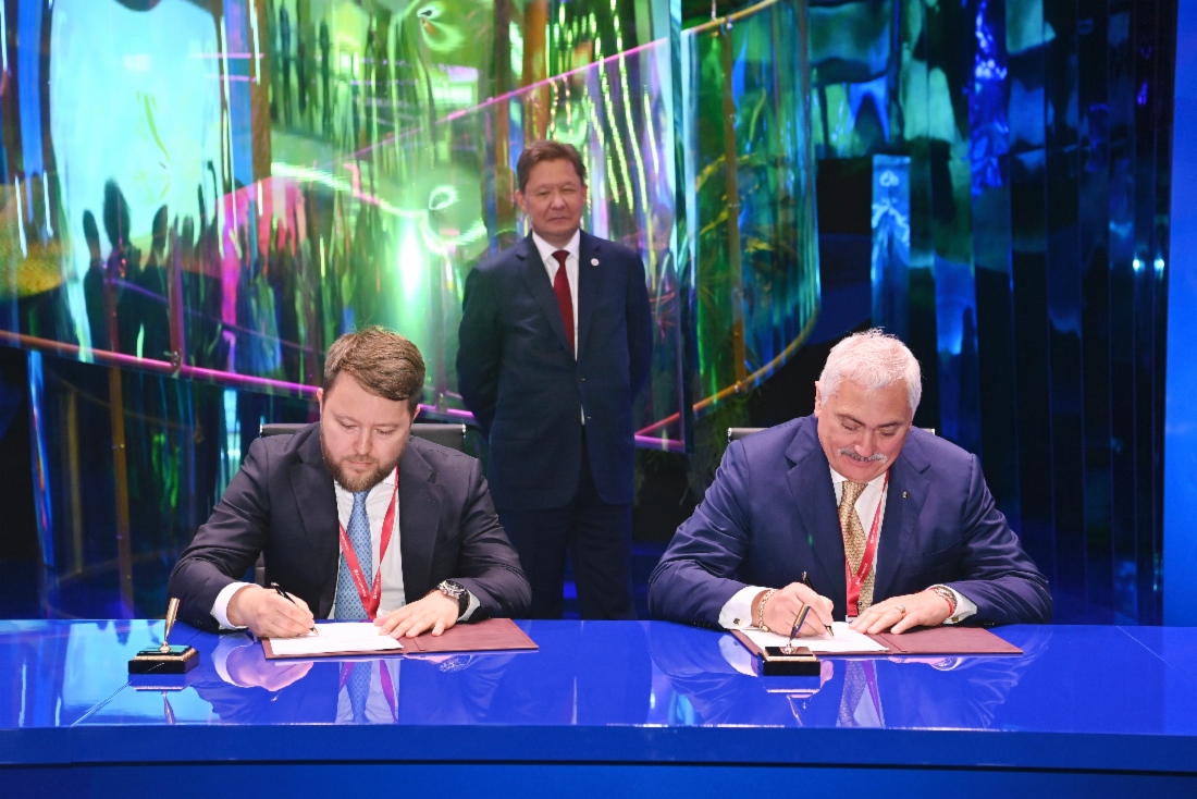 Ivan Maslenitsyn, Generaldirektor der
Gazprom 335, und Viktor Martynov,
Rektor der Russischen Staatlichen
Gubkin-Universität für Erdöl und Gas