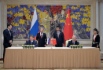 Alexey Miller und Präsident der CNPC Zhou Jiping unterzeichnen einen Kaufvertrag für russische Gaslieferungen über die Ostroute im Beisein des russischen Präsidenten Vladimir Putin und des chinesischen Staatspräsidenten Xi Jinping, 21. Mai 2014. Foto: RIA Novosti