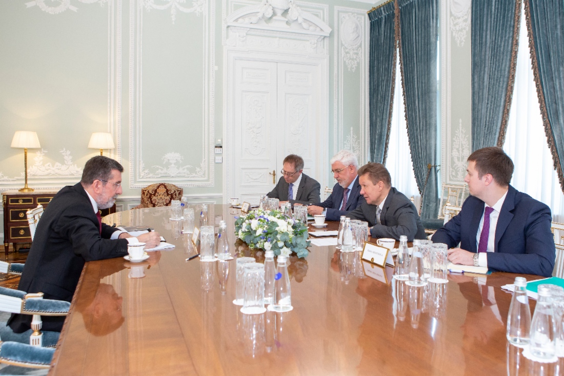 Arbeitstreffen zwischen Alexey Miller und dem außerordentlichen und bevollmächtigten Botschafter der Republik Serbien in der Russischen Föderation, Slavenko Terzic, in Sankt Petersburg