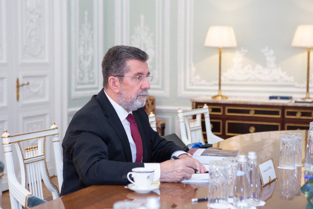 Außerordentlicher und bevollmächtigter Botschafter der Republik Serbien in der Russischen Föderation, Slavenko Terzic, während des Arbeitstreffens mit Alexey Miller