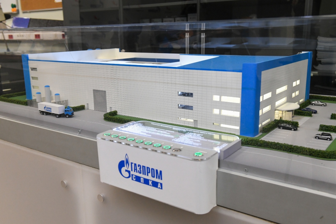 Gazprom beginnt mit Unterstützung von Roscosmos ein modernes Zentrum für Satellitenfertigung zu bauen
