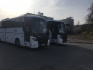 Die Busse stehen am frühen Morgen für Linienfahrten bereit 