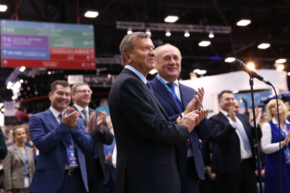 Im Rahmen des IX. Petersburger Internationalen Gasforums wurden neue Gasbetankungsanlagen der Gazprom im Format einer Fernsehbrücke in Betrieb genommen