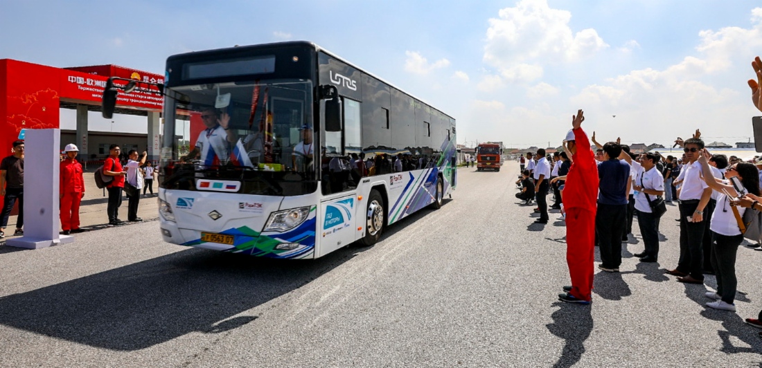 Weltweit längstes Autorennen LNG-betriebener Fahrzeuge startete