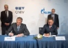 Rainer Seele, Vorstandsvorsitzender der OMV AG, und Alexey Miller bei der Unterzeichnung des Basic Agreement über den Asset-Tausch. Foto: OMV AG