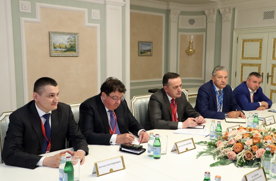 Arbeitstreffen zwischen dem Minister für Bergbau und Energie Serbiens, Aleksandar Antic (Mitte), und Alexey Miller im Rahmen des Petersburger Internationalen Wirtschaftsforums 2018