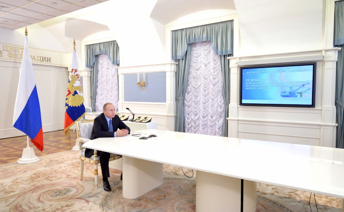 Das Kommando zum Start der Beladung des Tankschiffs mit Öl aus der Lagerstätte Nowoportowskoje erteilte per Videokanal der Präsident der Russischen Föderation Vladimir Putin