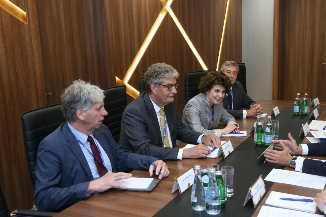 Arbeitstreffen zwischen Alexey Miller und dem Vorstandsvorsitzenden und CEO der Gasunie, Han Fennema (Zweiter von links), im Rahmen des Petersburger Internationalen Wirtschaftsforums 2017