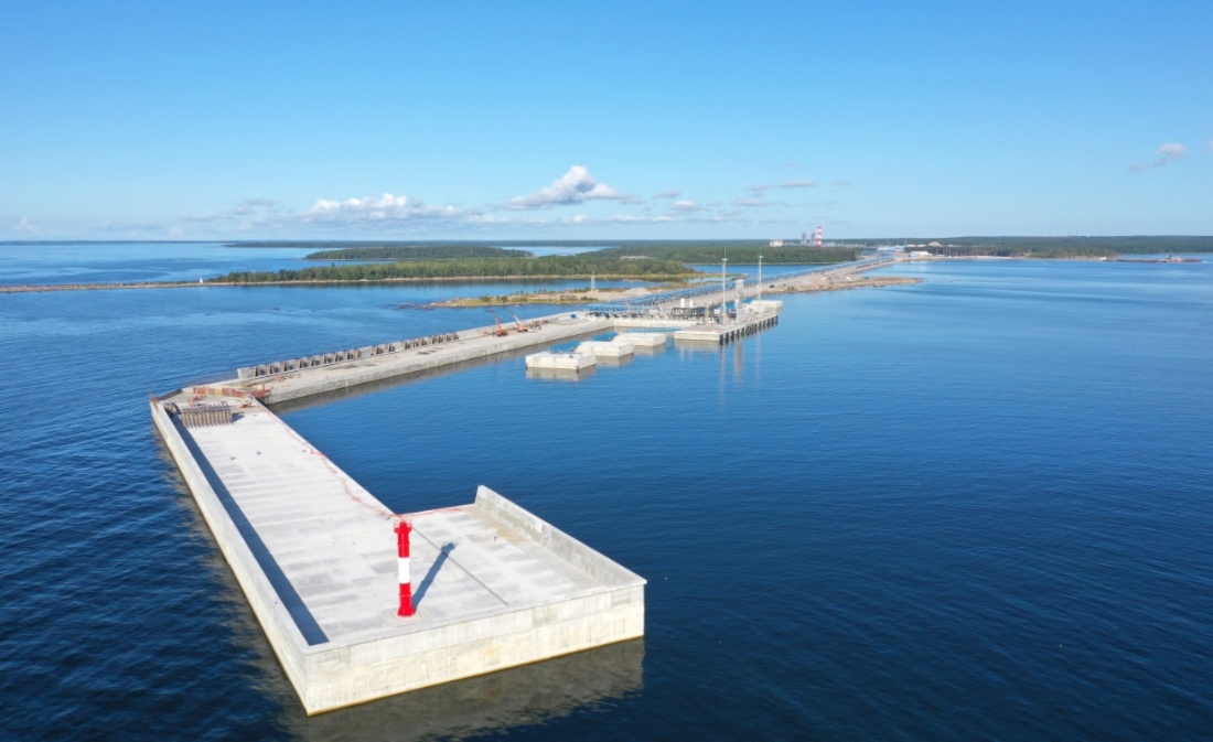 Industriekomplex für Herstellung, Speicherung und Verladung von verflüssigtem Erdgas in der Umgebung der Verdichterstation Portowaja