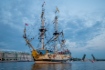 Schlachtschiff Poltava nahe dem Winterpalast in Sankt Petersburg