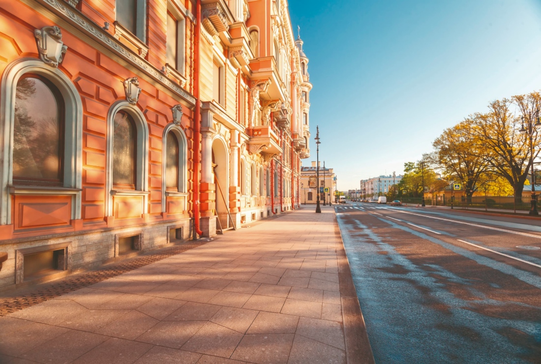 Potjomkinskaja-Straße in Sankt Petersburg nach dem Umbau