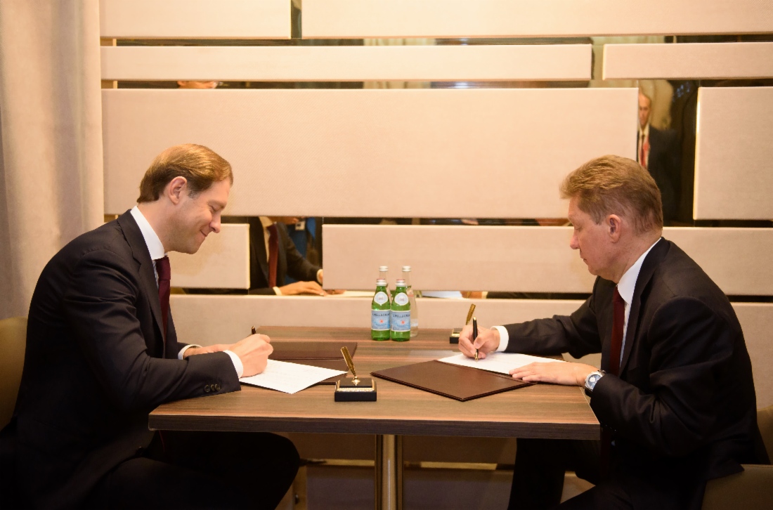 Alexey Miller und Denis Manturov, Minister für Industrie und Handel der Russischen Föderation, unterzeichneten im Rahmen des Petersburger Internationalen Wirtschaftsforums 2019 eine Roadmap zur Etablierung des staatlichen primären Eichmaßes, das für Speicherung, Wiedergabe und Übertragung der Verbrauchseinheit von Hochdruckerdgas bestimmt ist