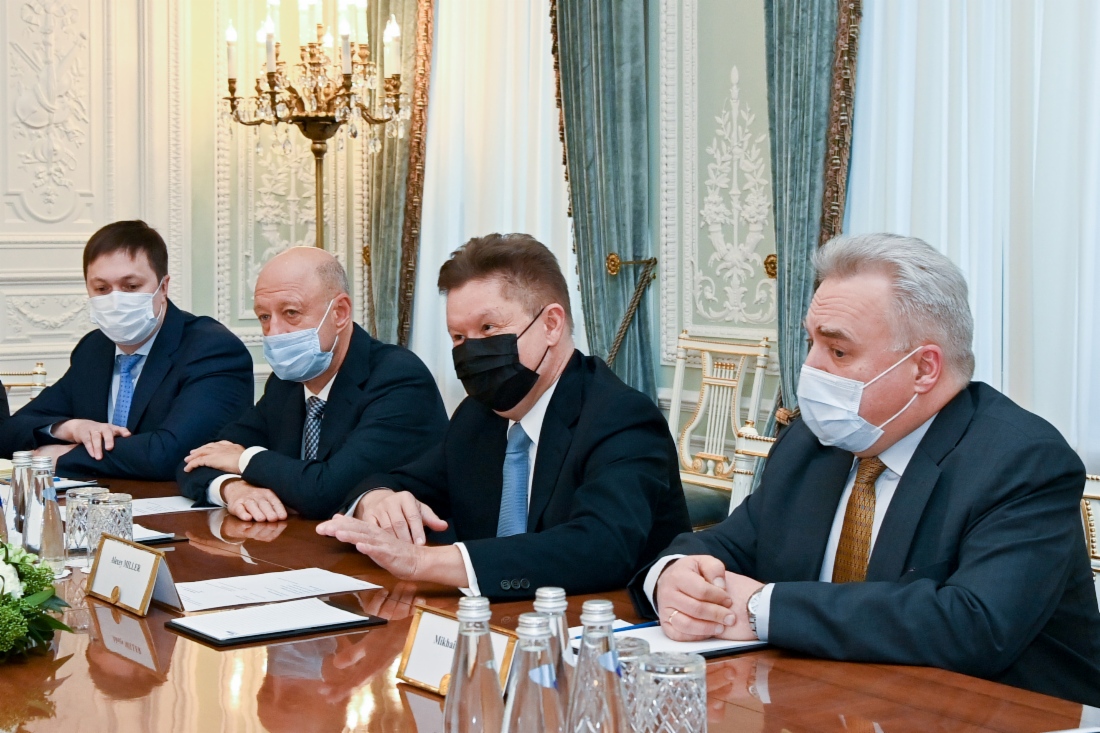 Alexey Miller (Zweiter von rechts)