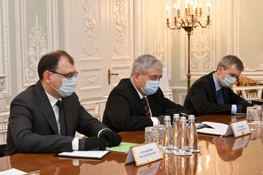 Viktor Karankevich (links) und Vladimir Semashko (Mitte)