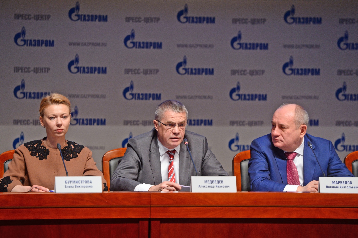 Elena Burmistrova, Generaldirektorin der ООО Gazprom Export, Alexander Medvedev und Vitaly Markelov