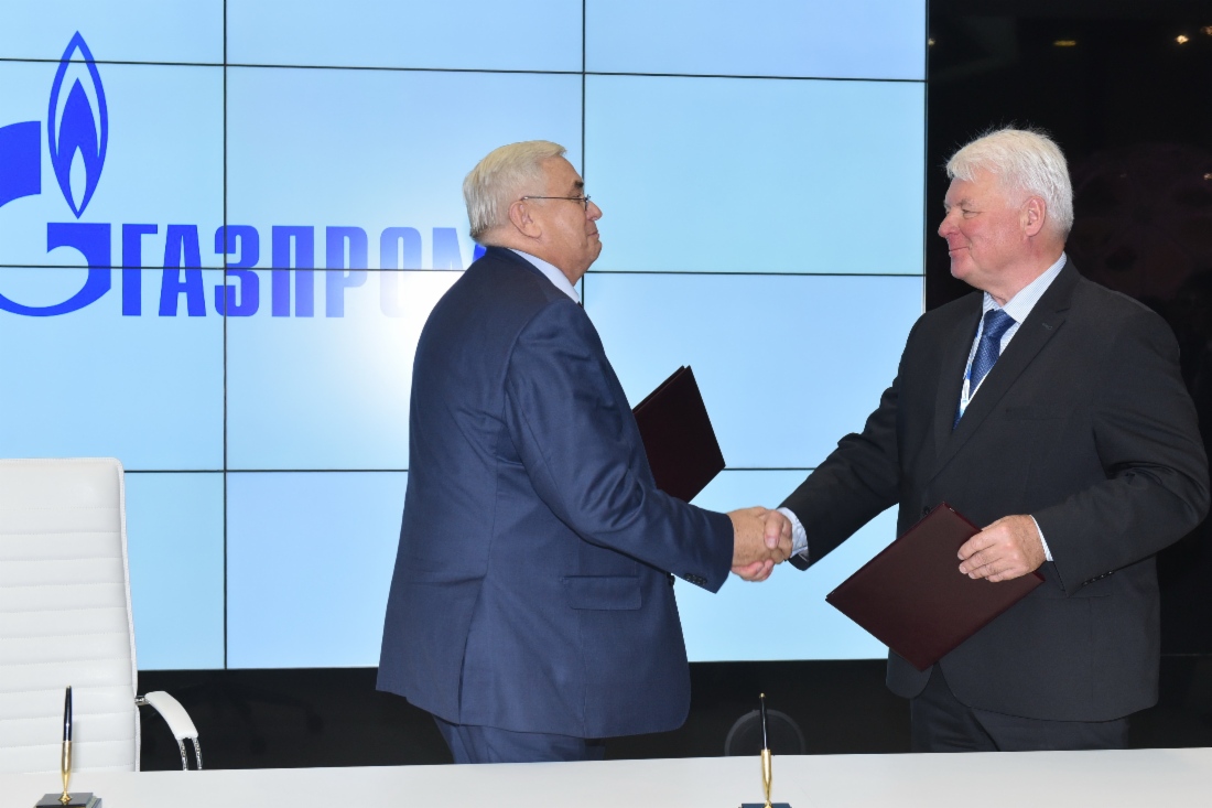 Im Rahmen des VII. Petersburger Internationalen Gasforums unterzeichneten das Aufsichtsratsmitglied der PAO SIBUR Holding, Vladimir Razumov, und Valery Golubev ein Abkommen