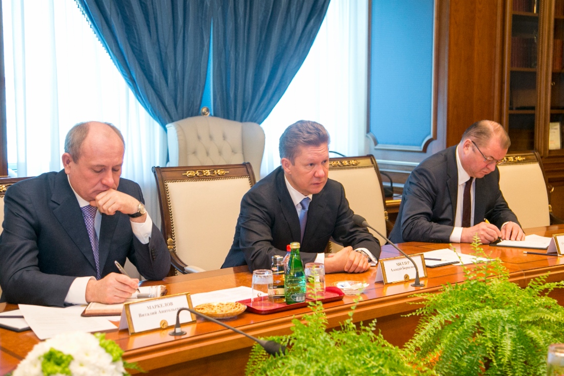 Alexey Miller während des Arbeitstreffens mit Djoomart Otorbaev