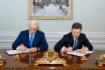 Sergey Kogogin und Alexey Miller bei der Unterzeichnung
