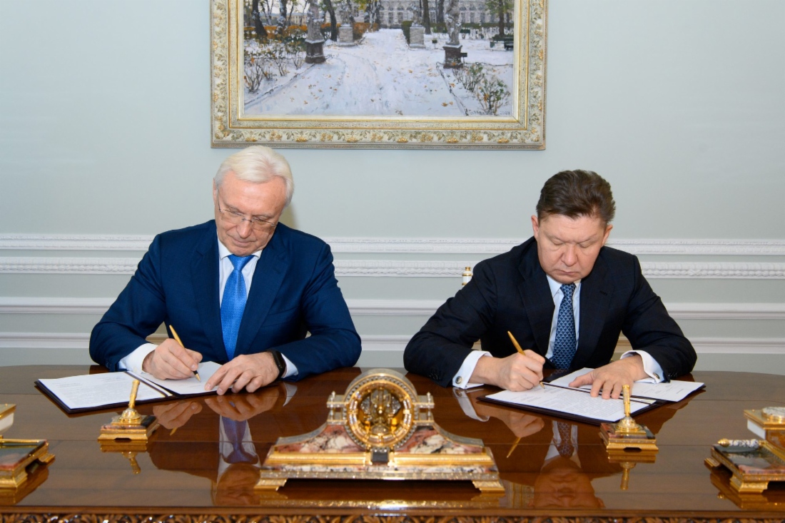 Sergey Kogogin und Alexey Miller bei der Unterzeichnung