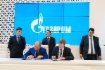 Vitaly Markelov und Alexey Mityushov,

Aufsichtsratsvorsitzender der OOO Salavat Catalyst Plant, bei der Unterzeichnung