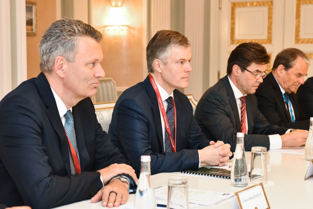 Arbeitstreffen zwischen Alexey Miller, dem Aufsichtsratsvorsitzenden der Uniper SE, Markus Rauramo, und dem CEO der Uniper SE, Klaus-Dieter Maubach, im Rahmen des Petersburger Internationalen Wirtschaftsforums 2021