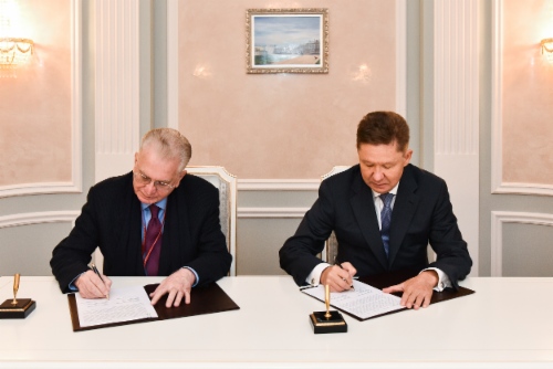 Alexey Miller und der Generaldirektor der Staatlichen Eremitage, Mikhail Piotrovsky, unterzeichneten im Rahmen des Petersburger Internationalen Wirtschaftsforums 2021 eine Absichtserklärung