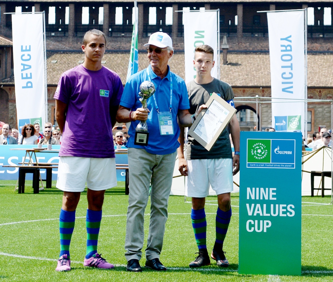 Franz Beckenbauer nahm am Vierten Internationalen Forum Football for Friendship teil